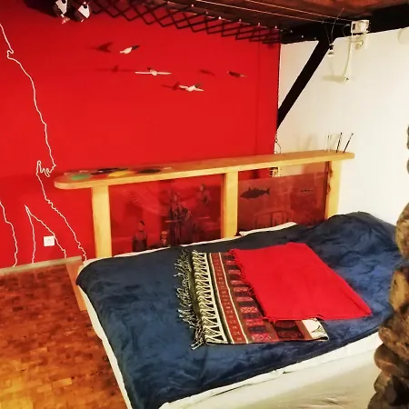 Art Apartment *